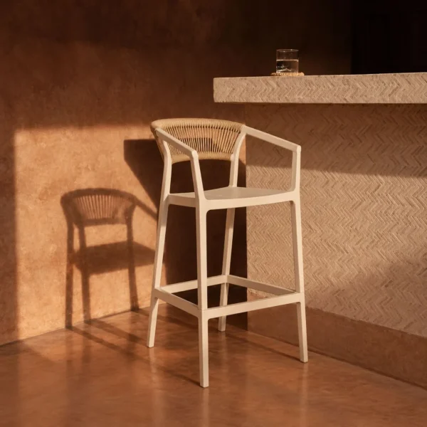 taburete-apilable-polipropileno-crema